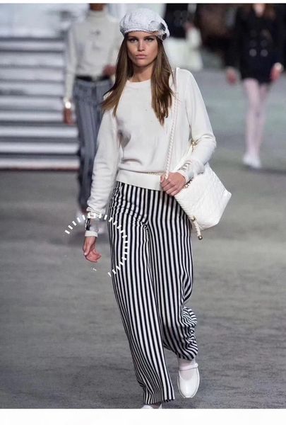 2020 autumn and winter new high-neck, round-neck fashion all-match sweater, star casual sweater sweater with the same letter temperament, White;black
2020 autumn and winter new high-neck, round-neck fashion all-match sweater, star casual sweater sweater with the same letter temperament, White;black