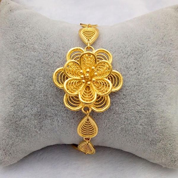 filigree hollow golden flower patterned wrist chain bracelet gold filled wedding womens solid bracelet perfect gift 17cm long1, Black
filigree hollow golden flower patterned wrist chain bracelet gold filled wedding womens solid bracelet perfect gift 17cm long1, Black