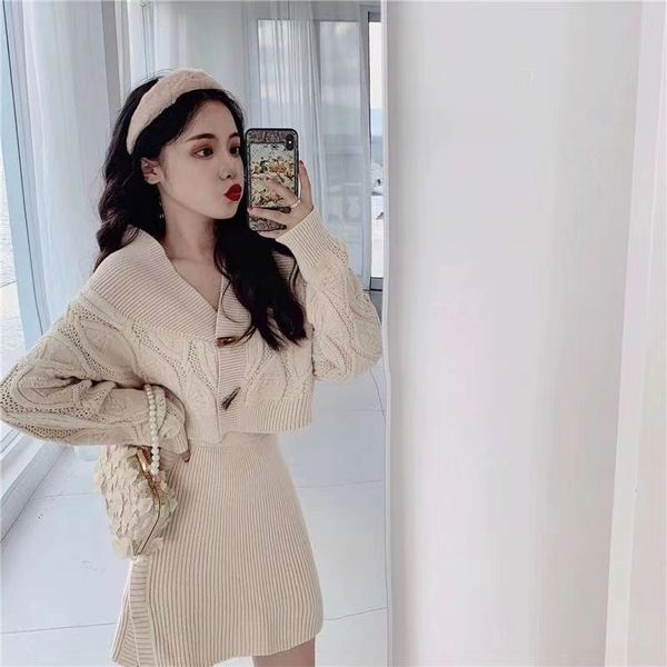 2021 new korean ins very fairy twist sweater autumn new horn button knitted cardigan women's two-piece suit natp, Gray
2021 new korean ins very fairy twist sweater autumn new horn button knitted cardigan women's two-piece suit natp, Gray
