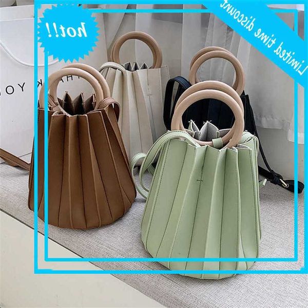 2021 handbags pu learn fashion emmer travel to lady shoulder crossbody bags women's bag
2021 handbags pu learn fashion emmer travel to lady shoulder crossbody bags women's bag