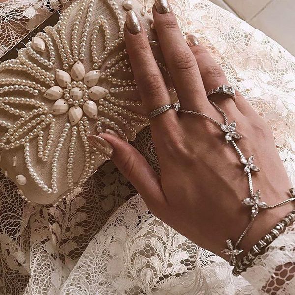 1pcs exquisite simple flower crystal gem chain silver color bracelet female charm party fashion jewelry accessories, Black
1pcs exquisite simple flower crystal gem chain silver color bracelet female charm party fashion jewelry accessories, Black