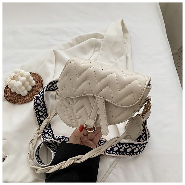 new shoulder saddle small women 2020 new fashion french foreign style small crowd saddle bag net red versatile one shoulder messenger bag e4
new shoulder saddle small women 2020 new fashion french foreign style small crowd saddle bag net red versatile one shoulder messenger bag e4