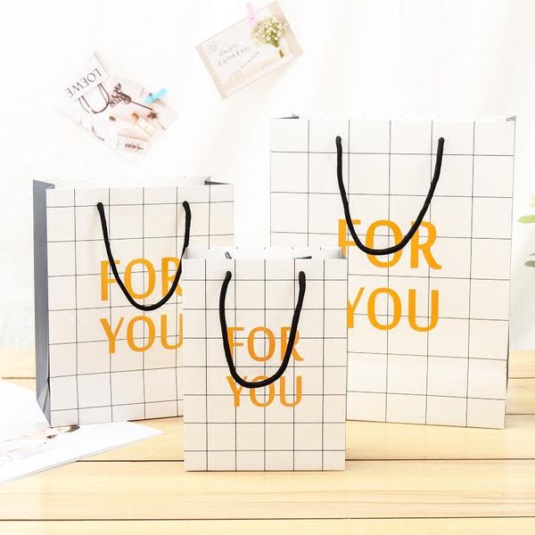 gift wrap 10pcs simple and stylish white plaid paper bag vertical version handbags children's day portable
gift wrap 10pcs simple and stylish white plaid paper bag vertical version handbags children's day portable