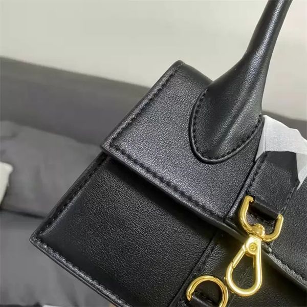women la montagne moyen small leather bags metal lock lipstick handbags mini letter printing purse famous designer shoulder bag lady cross b
women la montagne moyen small leather bags metal lock lipstick handbags mini letter printing purse famous designer shoulder bag lady cross b