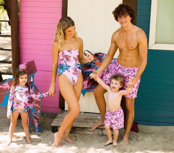 2021 new women's printed parent child girl's swimsuit bandage bathing suits pad
2021 new women's printed parent child girl's swimsuit bandage bathing suits pad