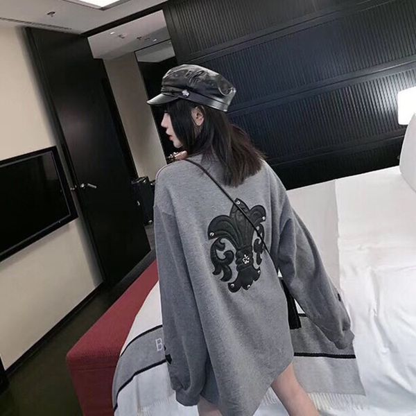 high end autumn and winter 2020 new necklace decoration heavy industry leather loose sweater, Black
high end autumn and winter 2020 new necklace decoration heavy industry leather loose sweater, Black