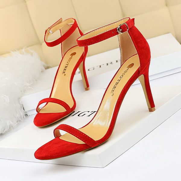 2021 new manner female brace casual sandals herd open toe see high heels buckle ladies office shoes mujer sandalias bh0m, Black
2021 new manner female brace casual sandals herd open toe see high heels buckle ladies office shoes mujer sandalias bh0m, Black