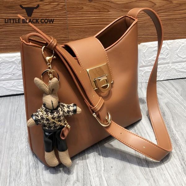 high capacity bucket bag womens armpit design shoulder bag soft handle pu leather handbag vintage crossbody bags 
high capacity bucket bag womens armpit design shoulder bag soft handle pu leather handbag vintage crossbody bags