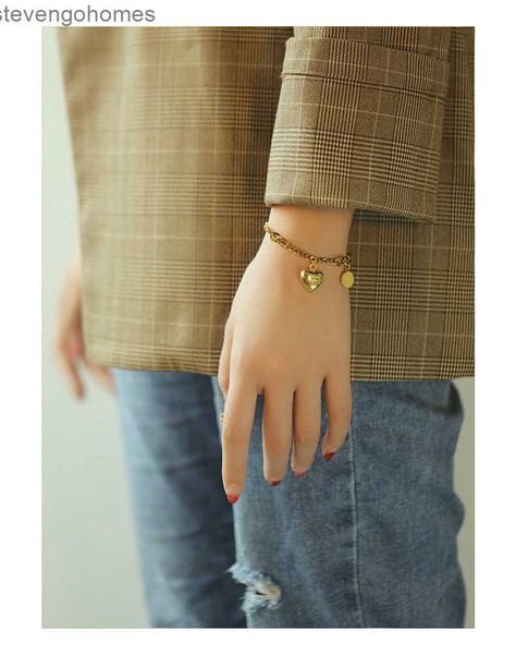titanium round fashion love jewelry piece simple versatile steel women's personality bracelet, Silver 
titanium round fashion love jewelry piece simple versatile steel women's personality bracelet, Silver