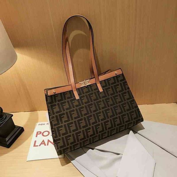 2022 new factory wholesale large texture commuter canvas large capacity shoulder travel
2022 new factory wholesale large texture commuter canvas large capacity shoulder travel