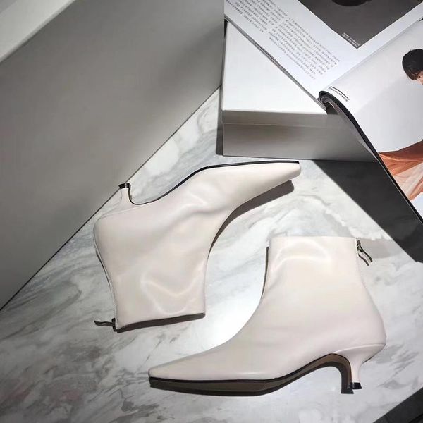 leather short boots 2020 fashionable cat heel womens single boots square head side zipper medium heel martin boots with box and dustbag, Black 
leather short boots 2020 fashionable cat heel womens single boots square head side zipper medium heel martin boots with box and dustbag, Black
