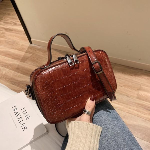 crocodile pattern tote bag 2021 fashion new quality leather women's designer handbag small shoulder messenger bag
crocodile pattern tote bag 2021 fashion new quality leather women's designer handbag small shoulder messenger bag