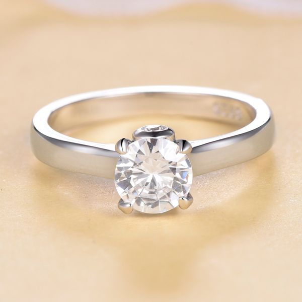fashion tonglin 2020 european and american spring and summer new s925 sterling silver ring womens index finger ring classic four-claw diamon
fashion tonglin 2020 european and american spring and summer new s925 sterling silver ring womens index finger ring classic four-claw diamon