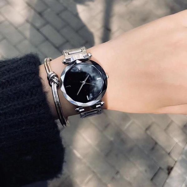 lady diamond dijia mirror waterproof fashion stainless steel with quartz watch, Slivery;brown
lady diamond dijia mirror waterproof fashion stainless steel with quartz watch, Slivery;brown