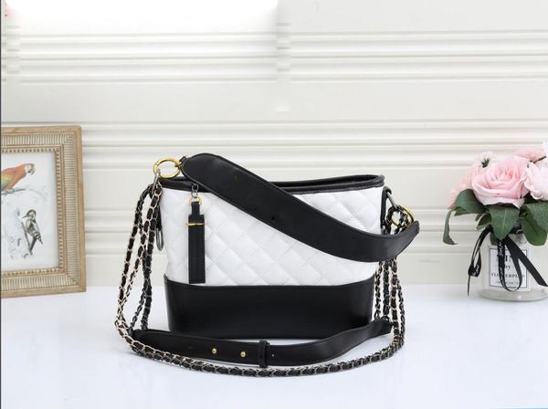 2021 fashion designer cc women bag crossbody messenger shoulder bag chain bag good quality leather purses ladies high capacity handbag black
2021 fashion designer cc women bag crossbody messenger shoulder bag chain bag good quality leather purses ladies high capacity handbag black
