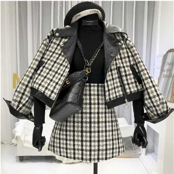 2019 new autumn and winter lady leather splice short wool coat + high-waist mini skirt two-piece women's fashion skirt suits, White
2019 new autumn and winter lady leather splice short wool coat + high-waist mini skirt two-piece women's fashion skirt suits, White