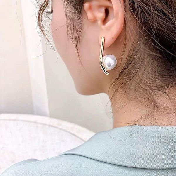 amorcome korean simple design imitation pearl earrings 2021 new geometric irregular metal stud earrings for women girls jewelry, Golden;silver
amorcome korean simple design imitation pearl earrings 2021 new geometric irregular metal stud earrings for women girls jewelry, Golden;silver