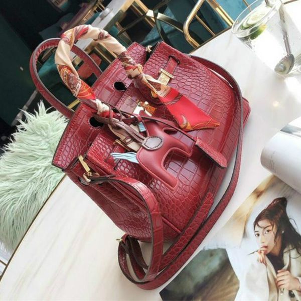 quality women designer handbags quality leather woman wallet new fashion crossbody shoulder bags purses tote travel shopping bag sale
quality women designer handbags quality leather woman wallet new fashion crossbody shoulder bags purses tote travel shopping bag sale