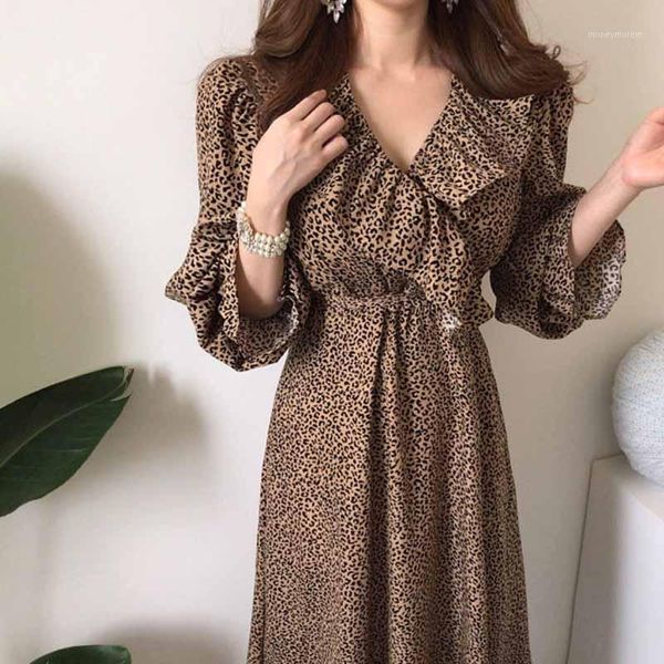casual dresses 2021 spring vintage leopard print women dress v-neck ruffles long sleeve female a-line midi vestidos femme1, Black;gray
casual dresses 2021 spring vintage leopard print women dress v-neck ruffles long sleeve female a-line midi vestidos femme1, Black;gray