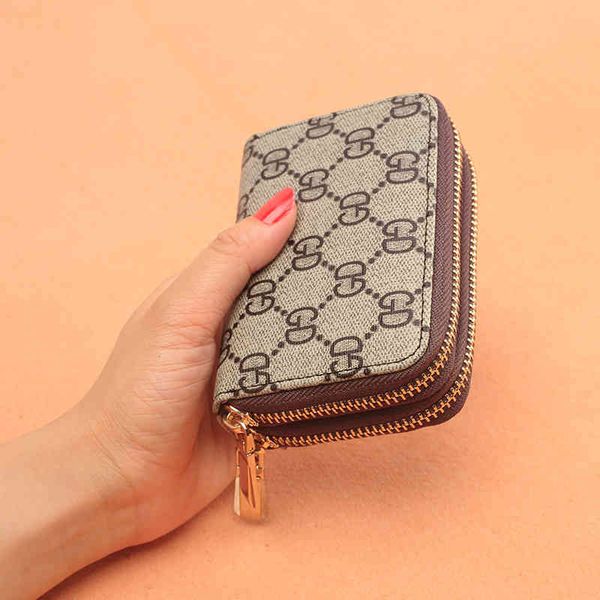 2022 factory wholesale handbag printed zipper hand bag women trendy fashion multi-layer short card small, Red;black
2022 factory wholesale handbag printed zipper hand bag women trendy fashion multi-layer short card small, Red;black