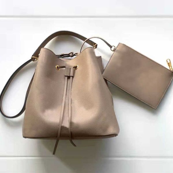 5a light luxury classic designer bag, women's handbag, cowhide leather, drawstring tote bag with zipper bag classic fashion cross-body
5a light luxury classic designer bag, women's handbag, cowhide leather, drawstring tote bag with zipper bag classic fashion cross-body