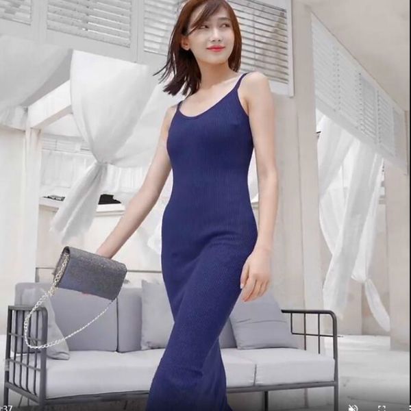 new 2021 summer women spaghetti strap dresses split long knitted dress ladies sleeveless bodycon dress y0118, Black;gray
new 2021 summer women spaghetti strap dresses split long knitted dress ladies sleeveless bodycon dress y0118, Black;gray