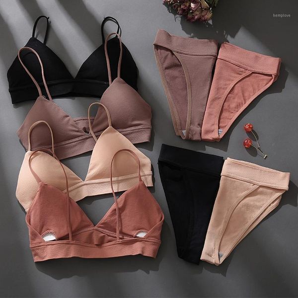 v-neck women bra set seamless intimates lingerie wireless bra and panty matching set brassiere tank crop underwear1, Red;black
v-neck women bra set seamless intimates lingerie wireless bra and panty matching set brassiere tank crop underwear1, Red;black