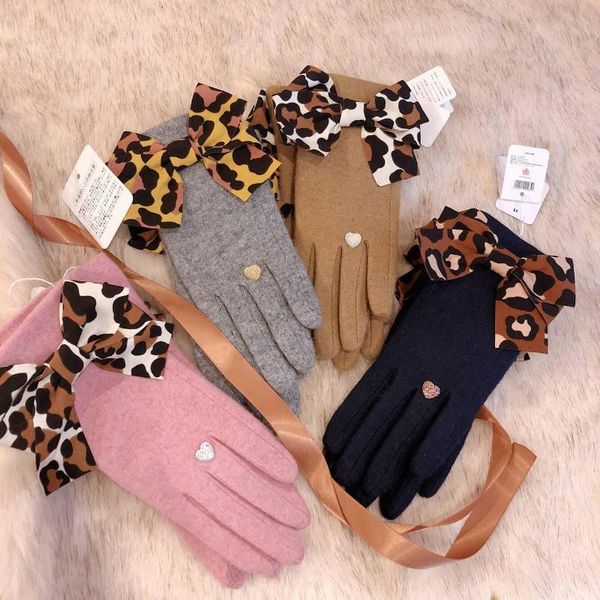 cashmere winter warm gloves women leopard bow decoration full finger glove love heart rhinestone decoration guantes, Blue;gray
cashmere winter warm gloves women leopard bow decoration full finger glove love heart rhinestone decoration guantes, Blue;gray