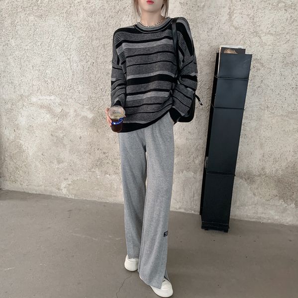 2020 autumn new loose stripe sweater + high waist leisure sports pants 2-piece fashion suit for women
2020 autumn new loose stripe sweater + high waist leisure sports pants 2-piece fashion suit for women