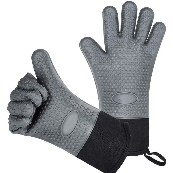 a pair of microwave oven heat insulation golves non slip silicone five finger gloves biscuits snack mold mittens guantes, Blue;gray 
a pair of microwave oven heat insulation golves non slip silicone five finger gloves biscuits snack mold mittens guantes, Blue;gray