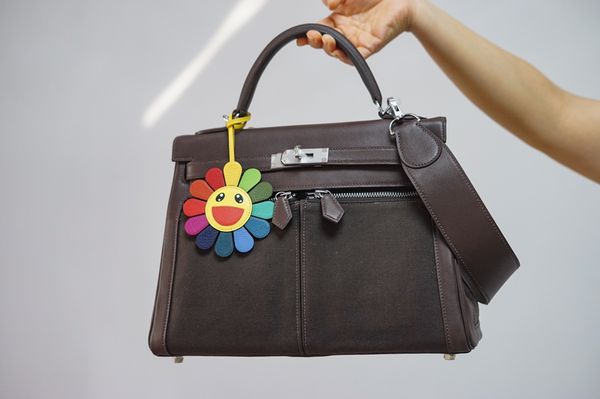 factory wholesale swift leather dark brown design purse,fully handmade wax thread,fast delivery, have many other designs on web
factory wholesale swift leather dark brown design purse,fully handmade wax thread,fast delivery, have many other designs on web