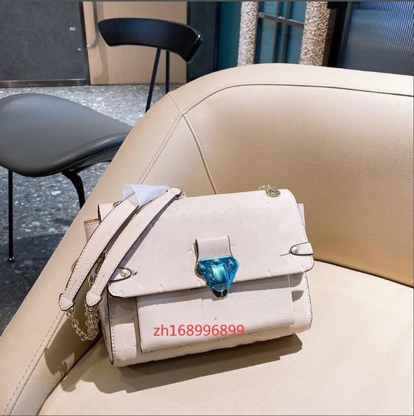 chain bag whole bag of flower, buckle single shoulder cross-body bag, embossed soft grain leather slip chain strap
chain bag whole bag of flower, buckle single shoulder cross-body bag, embossed soft grain leather slip chain strap