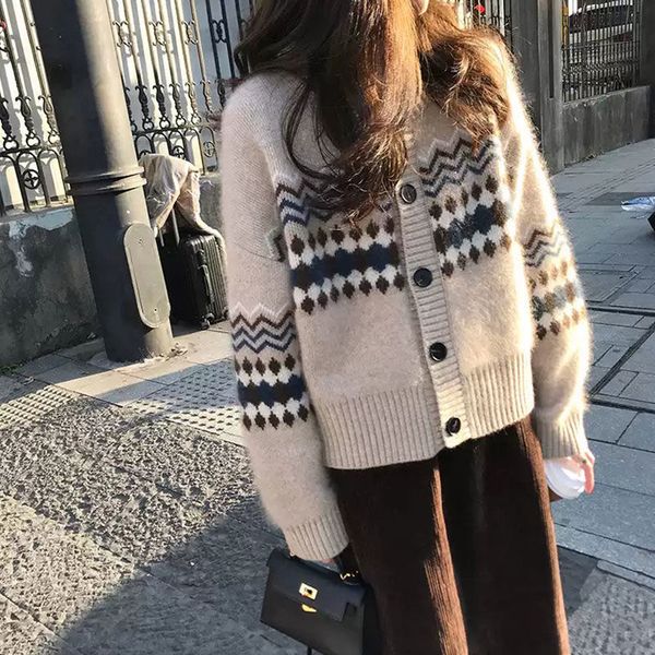 2021 style in autumn winter: raccoon velvet crane cashmere cardigan sweater heavy female knitting jacket fash rgiv, White;black
2021 style in autumn winter: raccoon velvet crane cashmere cardigan sweater heavy female knitting jacket fash rgiv, White;black