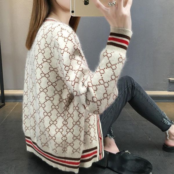 2021 new blouse autumn and winter letter knitted cardigan thick women's short coat licv, White;black
2021 new blouse autumn and winter letter knitted cardigan thick women's short coat licv, White;black
