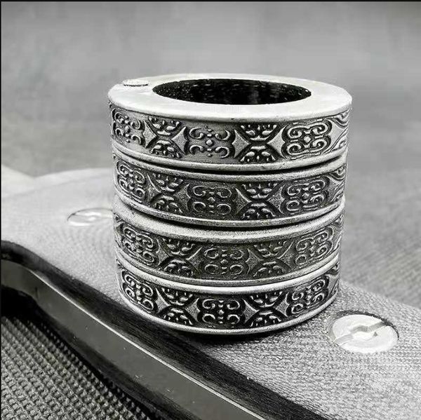 alloy finger tiger four finger self-defense weapon portable hand clasp fist finger martial arts self-defense combat training equipment han74
alloy finger tiger four finger self-defense weapon portable hand clasp fist finger martial arts self-defense combat training equipment han74