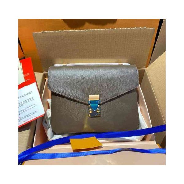 2022 luxurys designers classic messenger bag men square packet women cosmetic bag handbag women wallet shoulder bags purses gift
2022 luxurys designers classic messenger bag men square packet women cosmetic bag handbag women wallet shoulder bags purses gift
