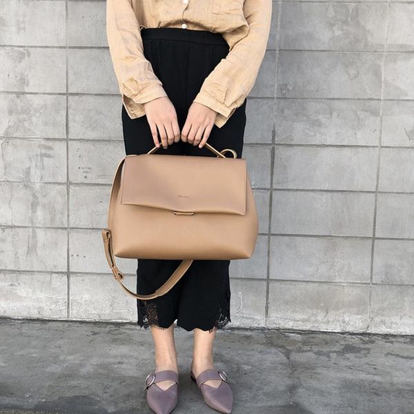 large capacity totes bags womenhandbags casual lady pu shoulder messenger bag woman retro daily totes female elegant handbags
large capacity totes bags womenhandbags casual lady pu shoulder messenger bag woman retro daily totes female elegant handbags