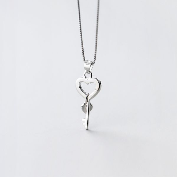 s925 silver pendant necklace female fashion simple romantic love key pendant diamond jewelry neck
s925 silver pendant necklace female fashion simple romantic love key pendant diamond jewelry neck