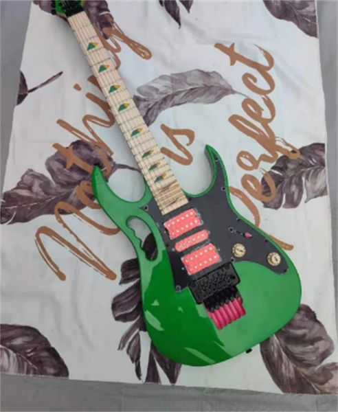 fashion green six string electric guitar, our shop can customize any style of electric guitar and electric bass guitars guitarra
fashion green six string electric guitar, our shop can customize any style of electric guitar and electric bass guitars guitarra