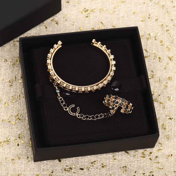 2022 punk bracelet with white and black color sparkly diamond in 18k gold platinum plated for women wedding jewelry gift have box stamp ps72, Golden;silver
2022 punk bracelet with white and black color sparkly diamond in 18k gold platinum plated for women wedding jewelry gift have box stamp ps72, Golden;silver