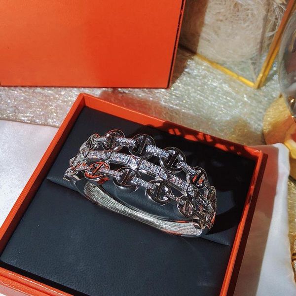 LISM luxury and exquisite copper inlaid zircon circle shape ladies temperament bracelet fashion jewelry gift, Black
LISM luxury and exquisite copper inlaid zircon circle shape ladies temperament bracelet fashion jewelry gift, Black