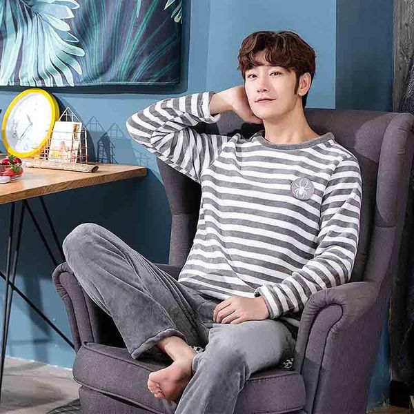 autumn winter men's pajamas sets flannel homewear coral velvet sleep lounge male nightwear 2 pcs warm sleepwear thick night suit, Black;brown
autumn winter men's pajamas sets flannel homewear coral velvet sleep lounge male nightwear 2 pcs warm sleepwear thick night suit, Black;brown