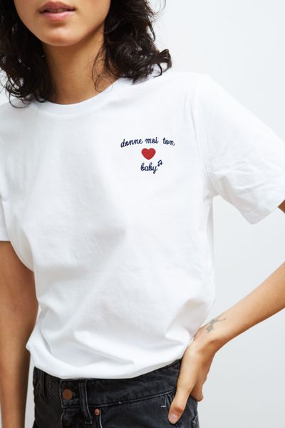2021 new embroidered graphic white sweet tees women summer short sleeve o neck t shirt casual vintage boyfriend shirts t1g2
2021 new embroidered graphic white sweet tees women summer short sleeve o neck t shirt casual vintage boyfriend shirts t1g2