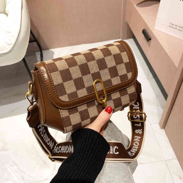 75% off handbag factory store on messenger women's red armpit single shoulder small square chain messenger
75% off handbag factory store on messenger women's red armpit single shoulder small square chain messenger