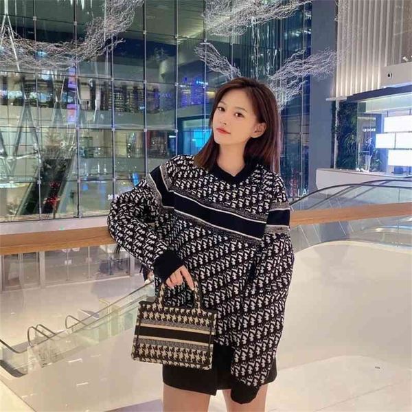 men's and women's new fashion classic old pattern letter jacquard sweater, loose versatile top, Black;brown
men's and women's new fashion classic old pattern letter jacquard sweater, loose versatile top, Black;brown