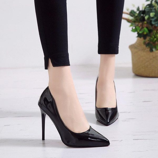 summer and autumn black and white single thin heel high-heeled shoes wedding shoes women1
summer and autumn black and white single thin heel high-heeled shoes wedding shoes women1
