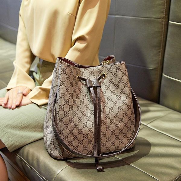 лучшие качества neo bucket bag роскошные сумки женские сумки мода сумки бренда lady тотализаторов печати большой емкости ковша сумка
лучшие качества neo bucket bag роскошные сумки женские сумки мода сумки бренда lady тотализаторов печати большой емкости ковша сумка