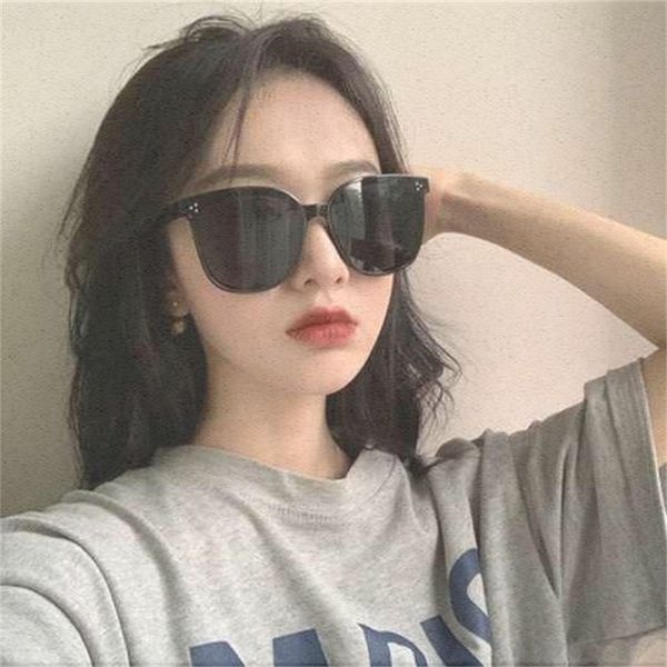 big box ins female korean version of chaowang hongtiaodi round face street shooting glasses sunglasses man, White;black
big box ins female korean version of chaowang hongtiaodi round face street shooting glasses sunglasses man, White;black