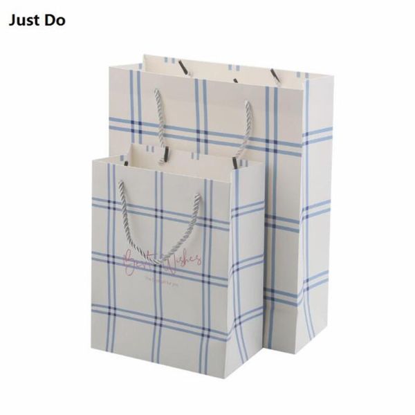 18*23*10cm 12pcs blue stripes paper bags wedding party gift packing bags with handle
18*23*10cm 12pcs blue stripes paper bags wedding party gift packing bags with handle