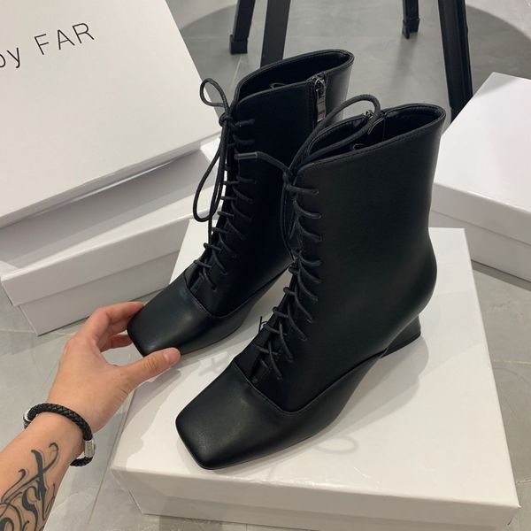 designer womens boots luxury black leather lace-up side zipper square head low heel with box size 34-40
designer womens boots luxury black leather lace-up side zipper square head low heel with box size 34-40